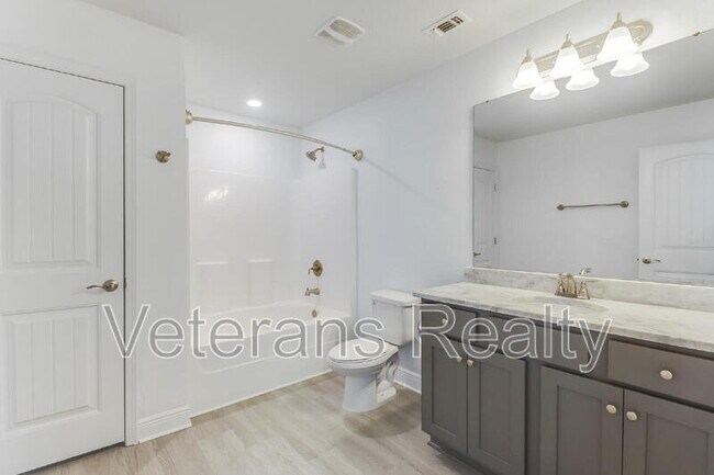 Building Photo - 14037 Fox Hill Dr
