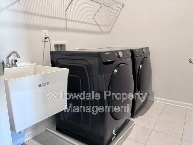 Building Photo - 812 Channing Park Cir