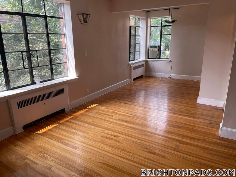 Building Photo - 97 Strathmore Rd