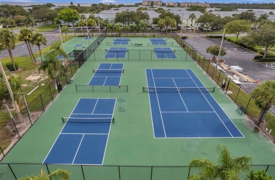Building Photo - 5215 Coquina Key Dr SE