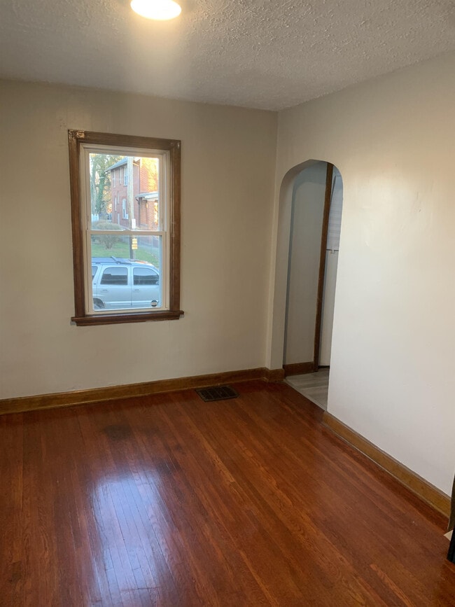 Building Photo - 999 Fairwood Ave