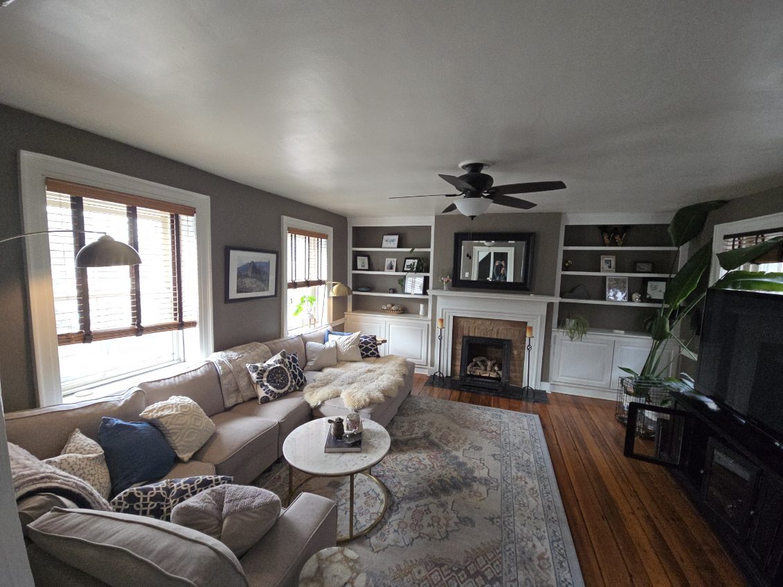 Large Living Room With Working Fireplace - 2200 E Broad St