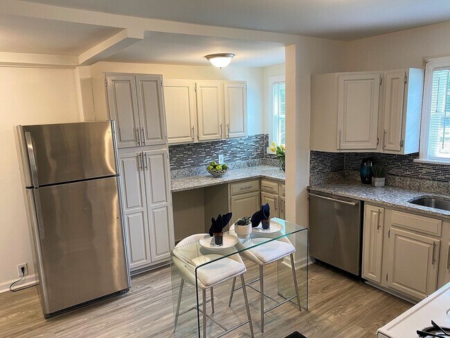 Building Photo - Charming 3BR House in East Point