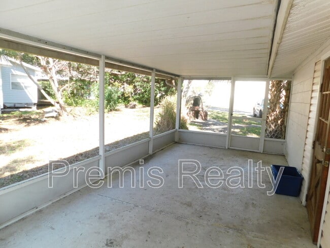 Building Photo - 2686 Sunset Dr
