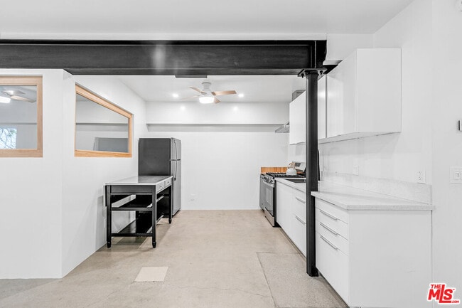 Building Photo - 2462 N Gower St