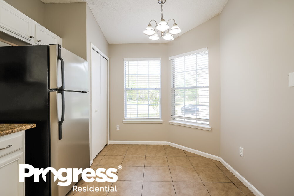 Building Photo - 1615 Twin Oak Ln