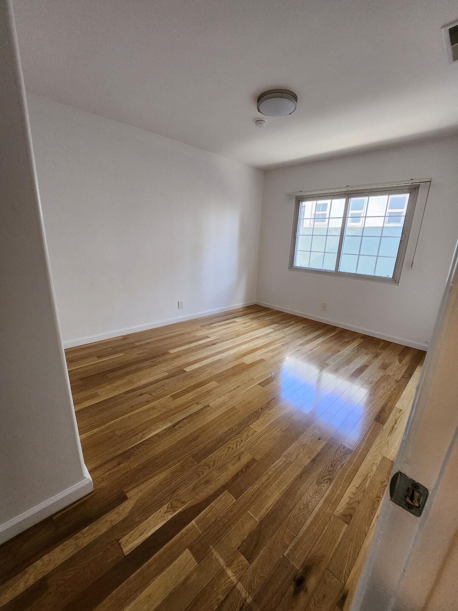 Building Photo - 8504 S Van Ness Ave