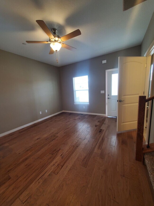 Building Photo - Updated 3 Bedroom Townhouse Across From Horsetooth Reservoir!