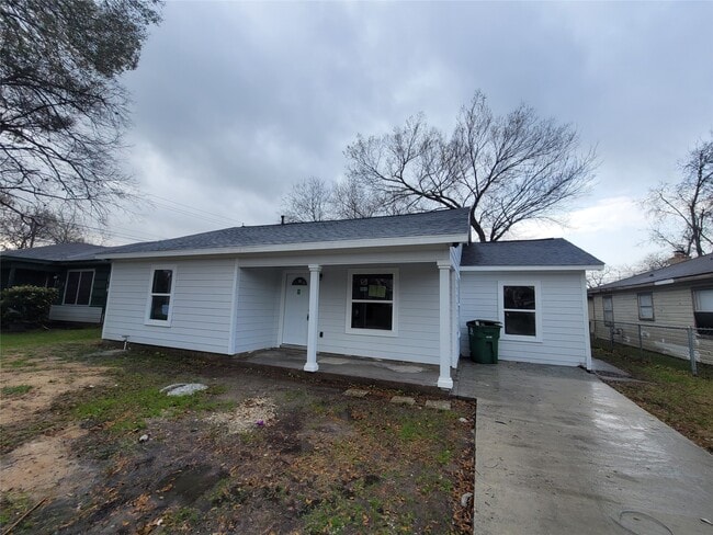Building Photo - 4859 Bellnole Dr