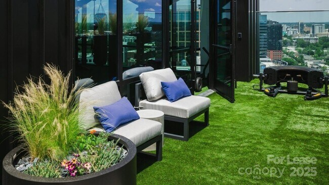 Building Photo - 2161 Hawkins St