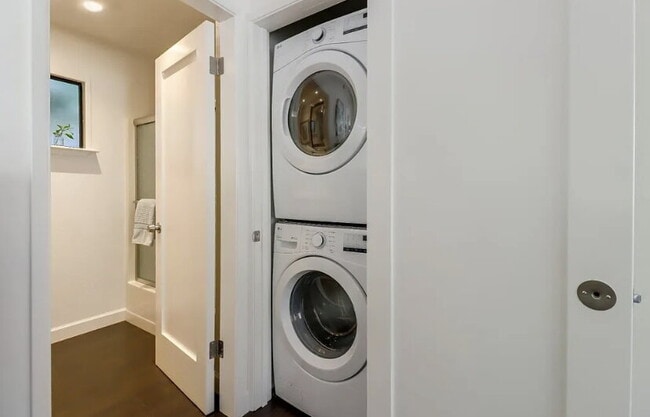 Building Photo - Rarest of the rare: exceptional privacy wi...