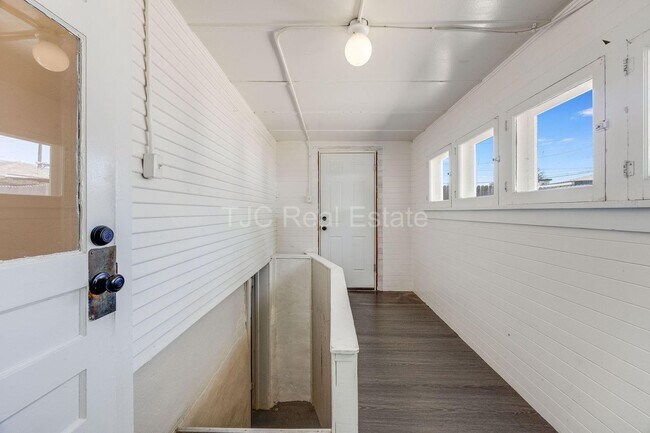 Building Photo - 4907 Grove St