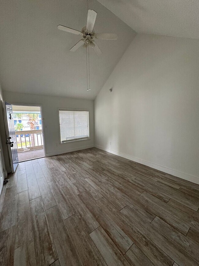 Building Photo - Large One Bedroom Across from the Beach in...