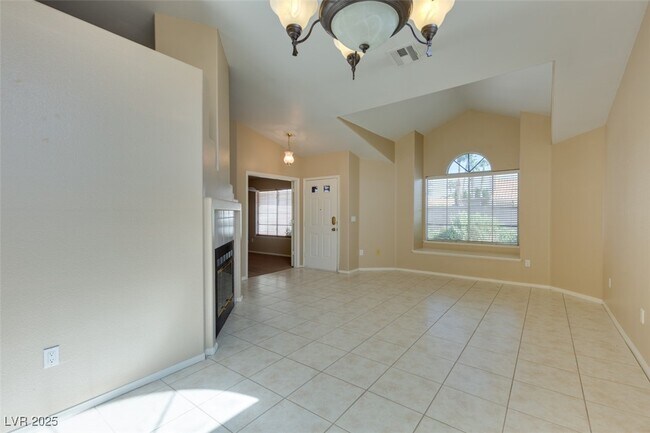 Building Photo - 1744 Knotty Pine