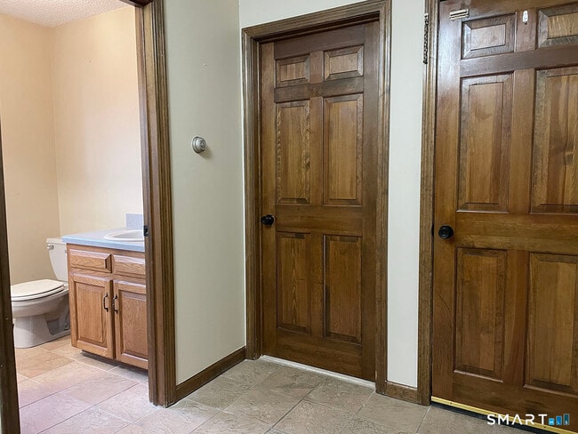 Building Photo - 121 S Main St