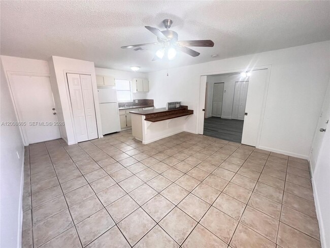 Building Photo - 1832 My Pl Ln