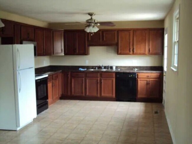 Building Photo - 115 Berne Dr