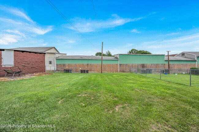 Building Photo - 413 17th Ave