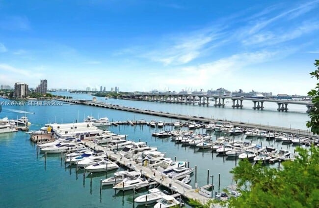 Building Photo - 1717 N Bayshore Dr