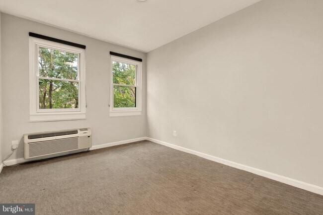 Building Photo - 4818 Chevy Chase Dr