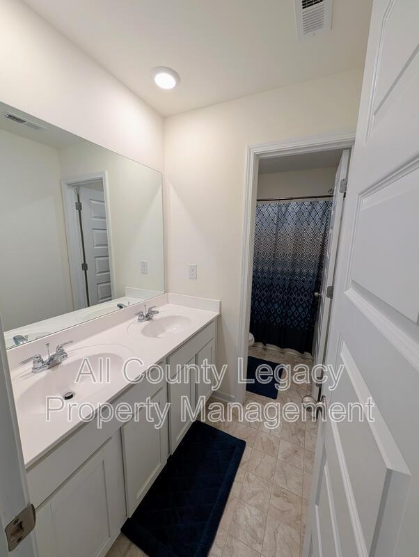 Building Photo - 928 Blue Juniper Cir