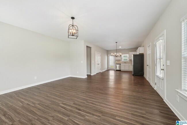 Building Photo - 129 Kings Wy