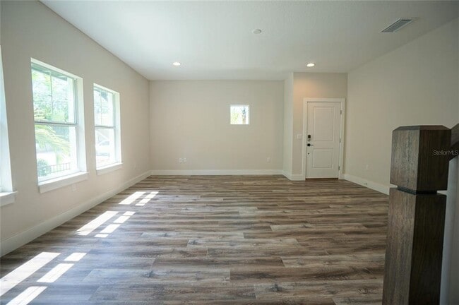 Building Photo - 3124 W Azeele St