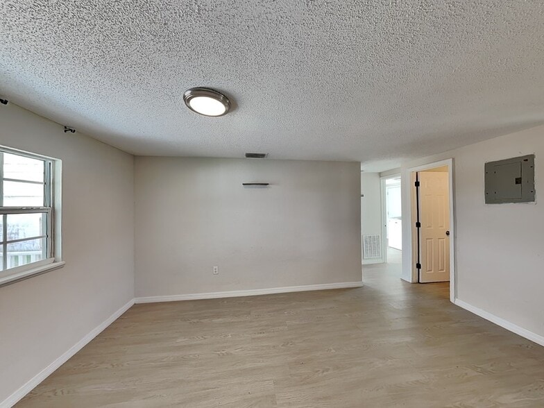 Building Photo - 502 Dunbar Ave