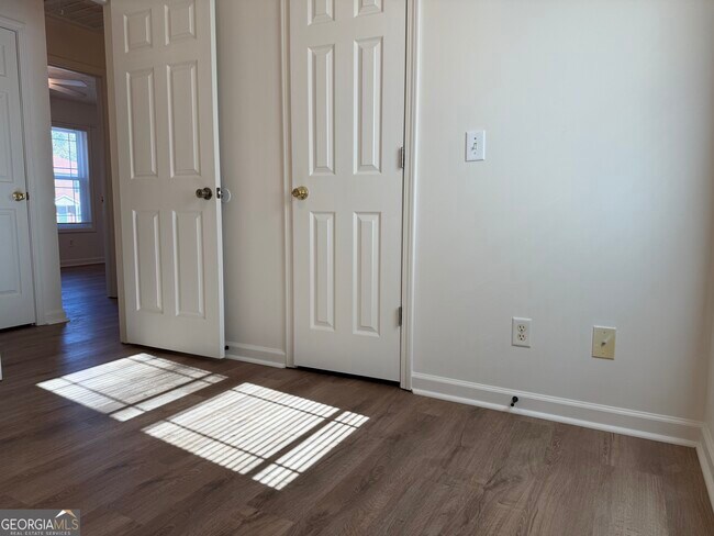 Building Photo - 160 2nd St