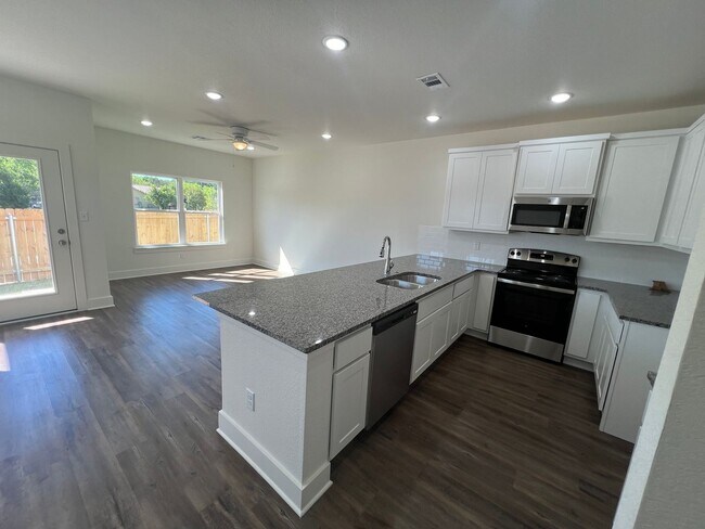 Building Photo - Move in ready!! Newly constructed Belton townhomes!