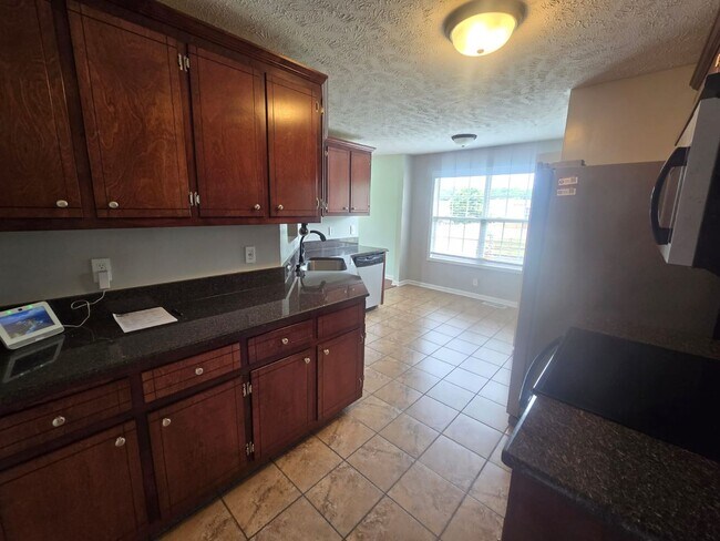 Building Photo - 1377 Mutual Dr