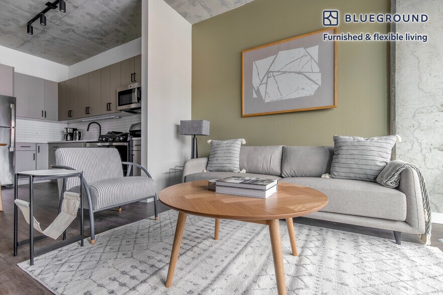 Building Photo - 411 W Chicago Ave