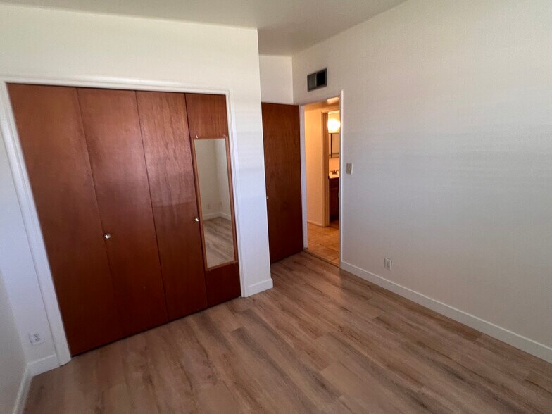 Building Photo - 2219 N 73rd Pl