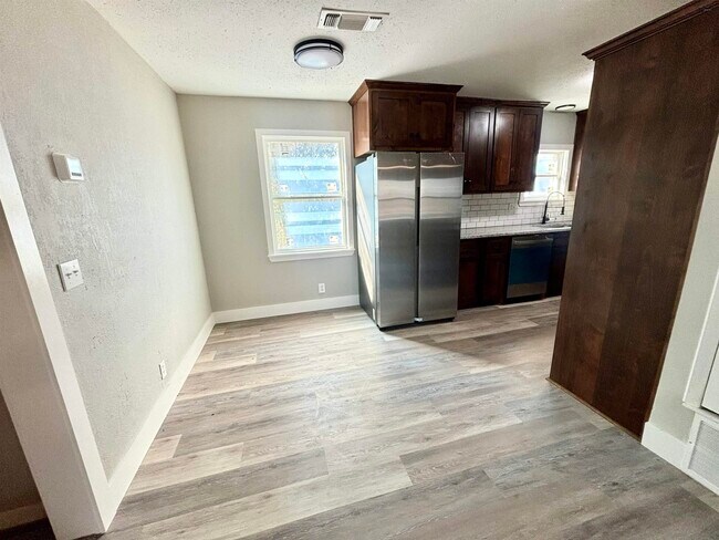 Building Photo - 305 S Louisiana Ct
