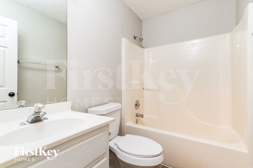 Building Photo - 204 Whistleville Ct
