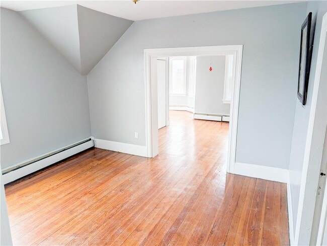 Building Photo - 53 Bancroft St