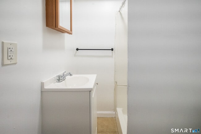 Building Photo - 405 Wilson St