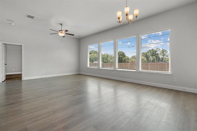 Building Photo - 1440 Lakeview Dr