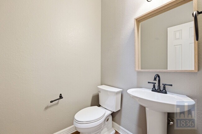 Building Photo - 41 Stillmeadow