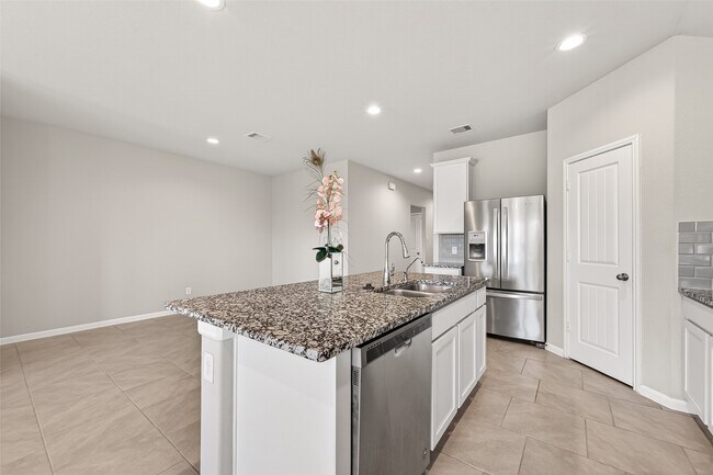 Building Photo - 7558 Highland Chase Dr