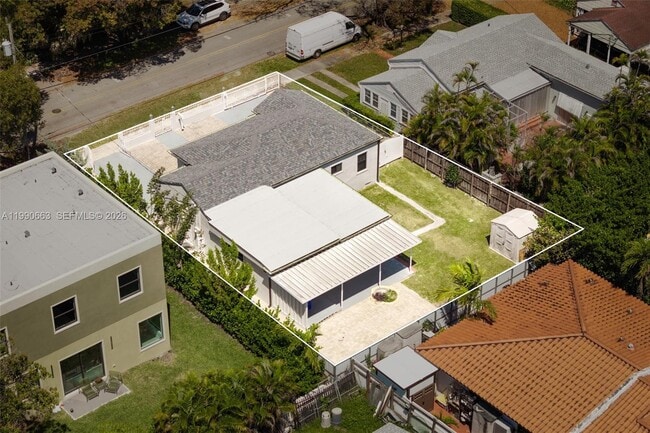 Building Photo - 3640 SW 13th St