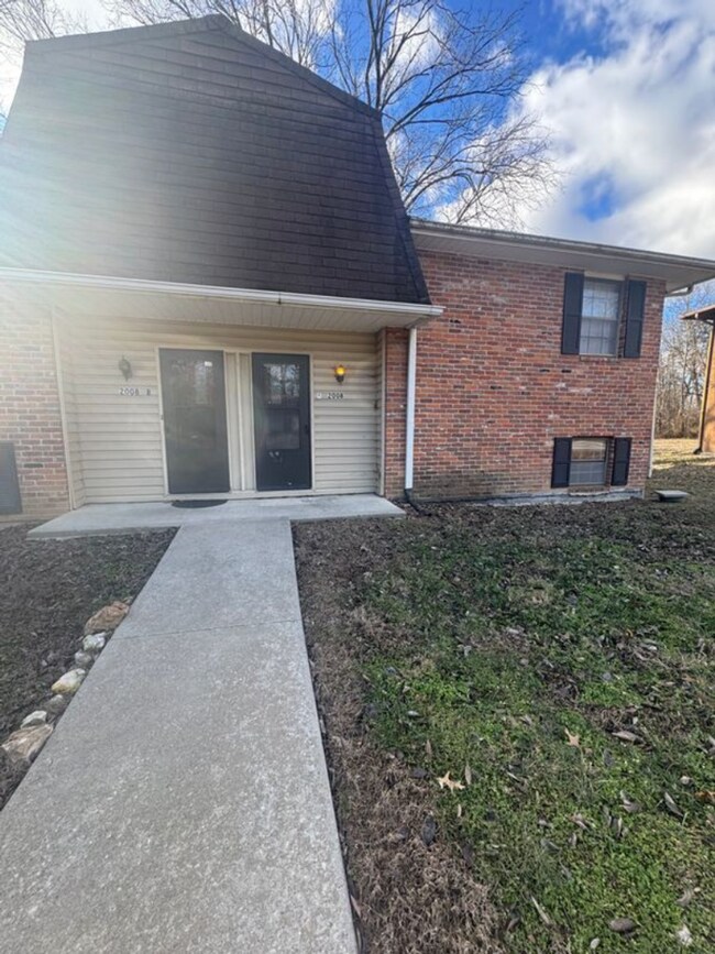 Building Photo - 2008 Juniper Dr