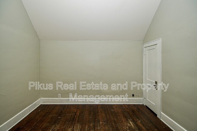 Building Photo - 487 Crouse St