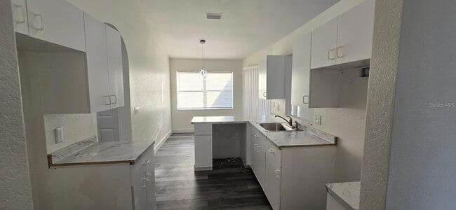 Building Photo - 5329 Kasper St