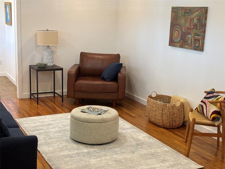 Building Photo - 2826 Amelia Rd