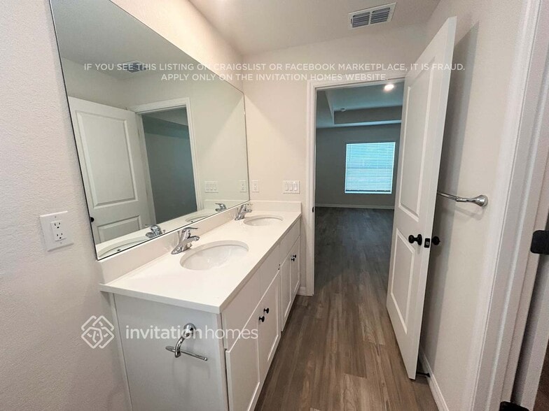 Building Photo - 623 NW 3rd Terrace