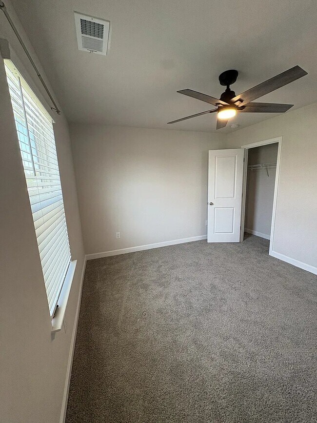 Building Photo - 2700 Grand Mdw Dr