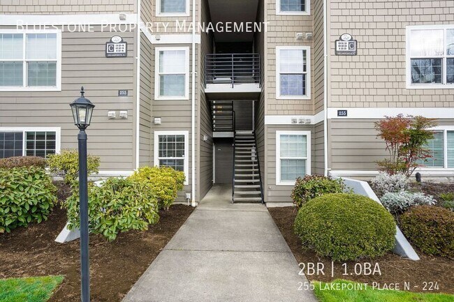 Building Photo - 255 Lakepoint Pl N