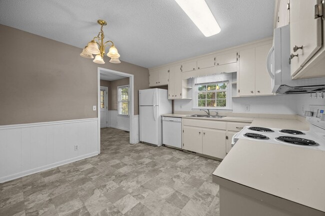 Building Photo - Lovely 3 bed 2 bath home located in Lillin...