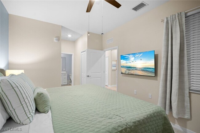 Building Photo - 15285 Grn Acrs Ave